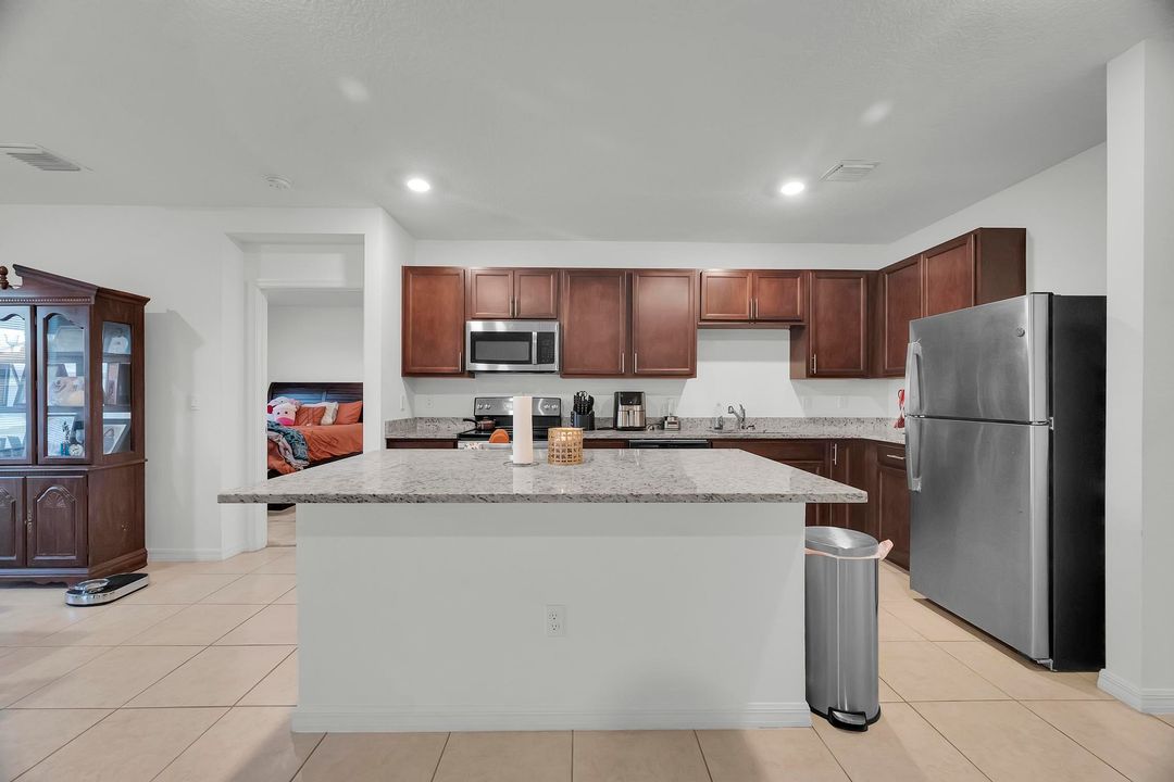 En Venta: $320,000 (4 camas, 2 baños, 1623 Pies cuadrados)