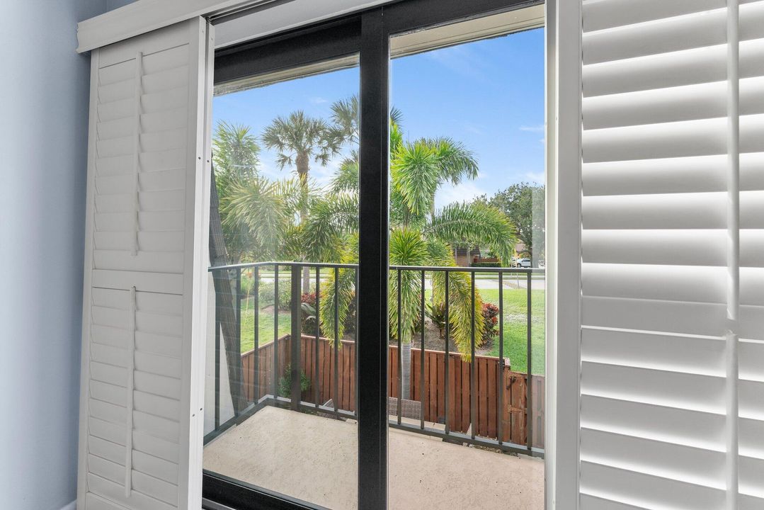 Под контрактом: $3,200 (2 спален, 2 ванн, 1188 Квадратных фут)