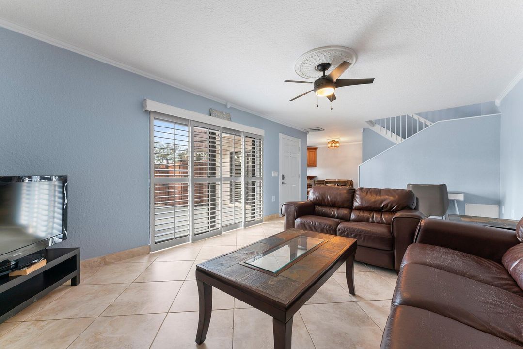 Под контрактом: $3,200 (2 спален, 2 ванн, 1188 Квадратных фут)