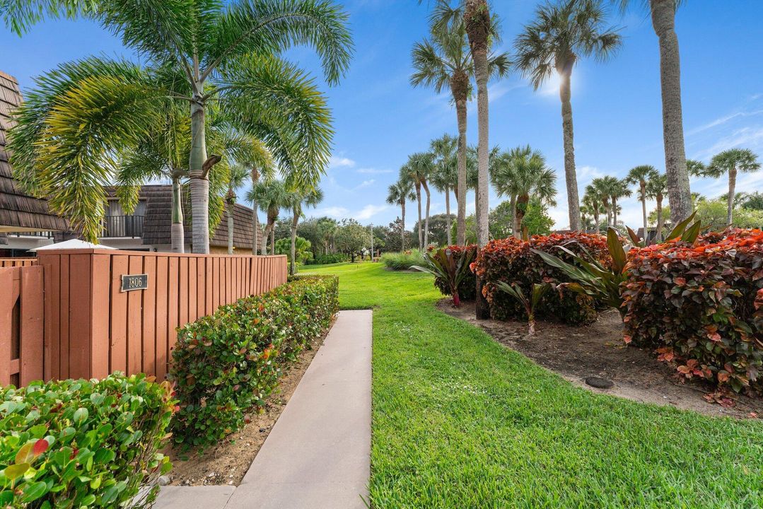 Под контрактом: $3,200 (2 спален, 2 ванн, 1188 Квадратных фут)