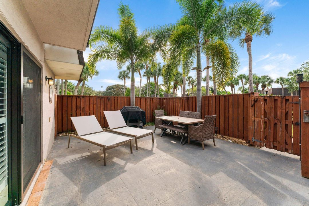 Под контрактом: $3,200 (2 спален, 2 ванн, 1188 Квадратных фут)