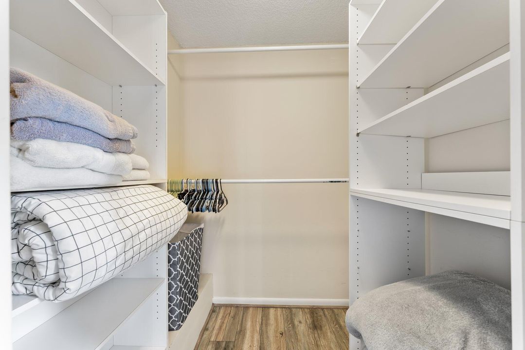 Под контрактом: $3,200 (2 спален, 2 ванн, 1188 Квадратных фут)