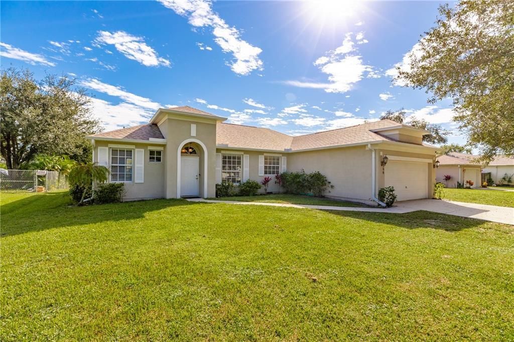 For Sale: $319,900 (3 beds, 2 baths, 1650 Square Feet)