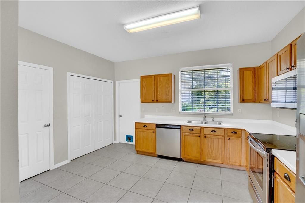 For Sale: $319,900 (3 beds, 2 baths, 1650 Square Feet)