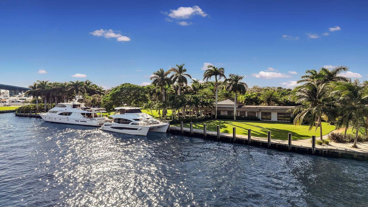 待售: $14,500,000 (1 贝兹, 1 浴室, 1736 平方英尺)