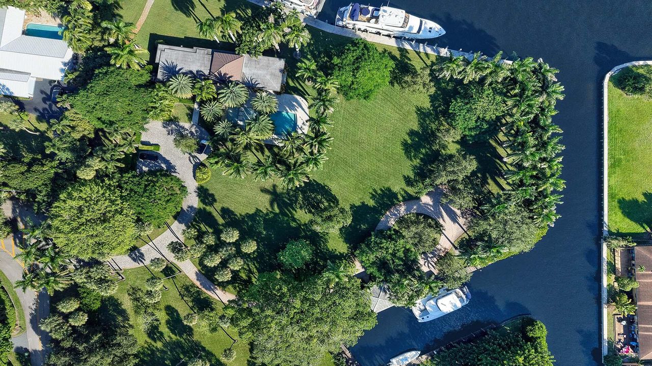 待售: $14,500,000 (1 贝兹, 1 浴室, 1736 平方英尺)