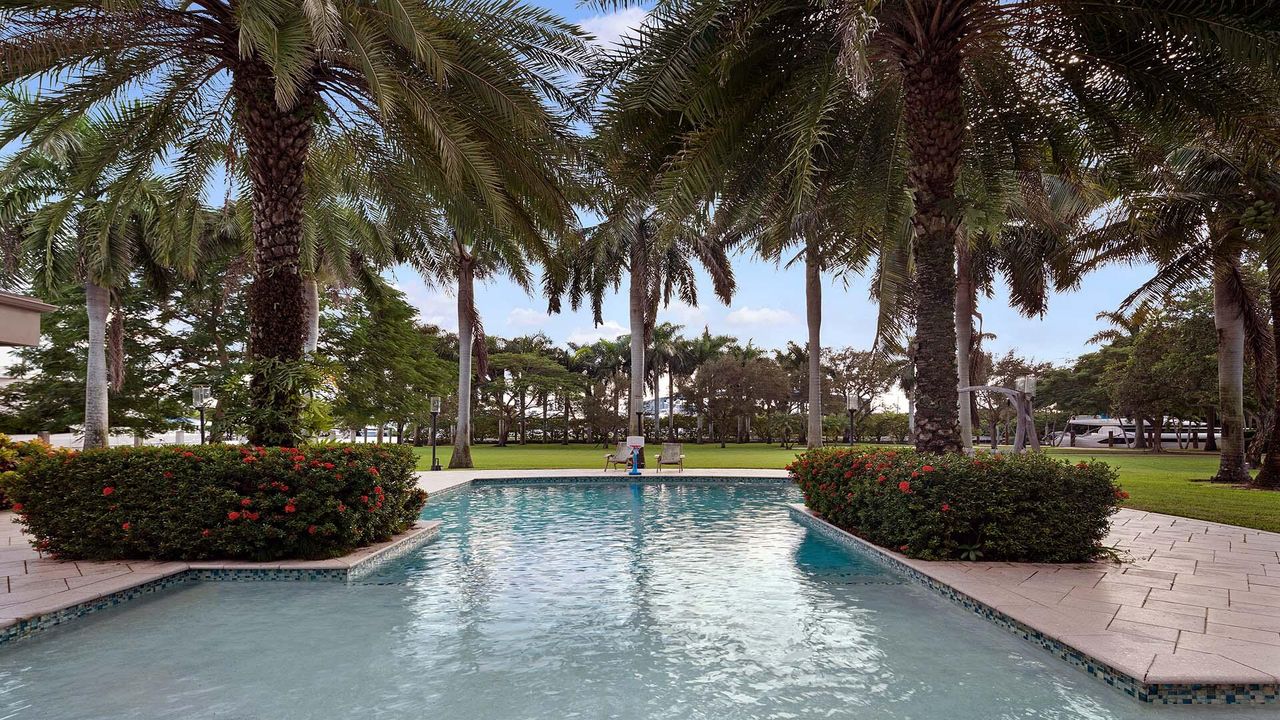 待售: $14,500,000 (1 贝兹, 1 浴室, 1736 平方英尺)