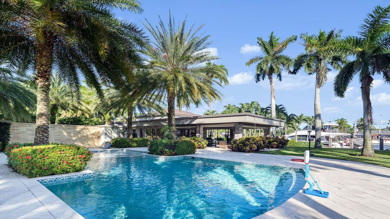 待售: $14,500,000 (1 贝兹, 1 浴室, 1736 平方英尺)