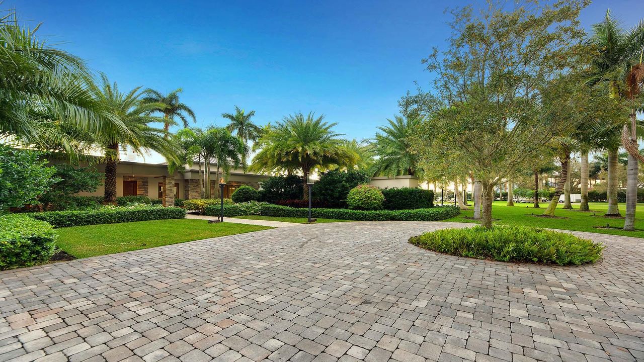 待售: $14,500,000 (1 贝兹, 1 浴室, 1736 平方英尺)