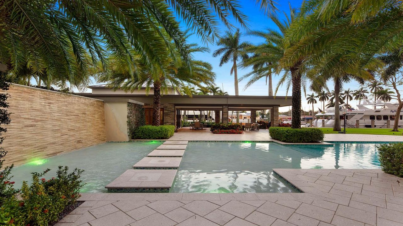 待售: $14,500,000 (1 贝兹, 1 浴室, 1736 平方英尺)