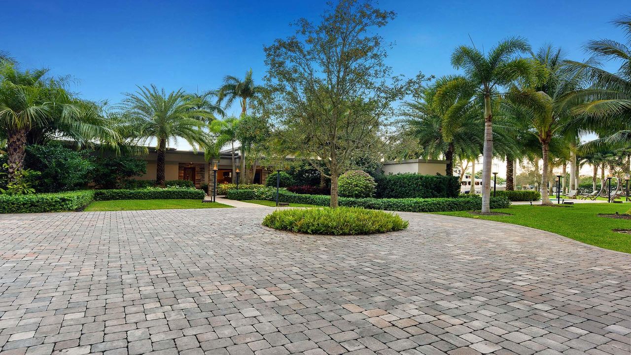 待售: $14,500,000 (1 贝兹, 1 浴室, 1736 平方英尺)