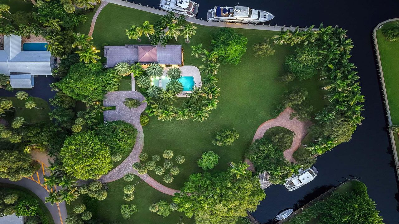 待售: $14,500,000 (1 贝兹, 1 浴室, 1736 平方英尺)