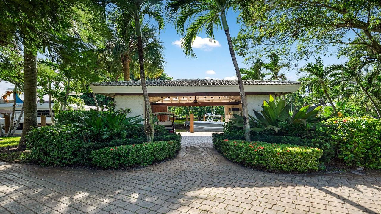 待售: $14,500,000 (1 贝兹, 1 浴室, 1736 平方英尺)