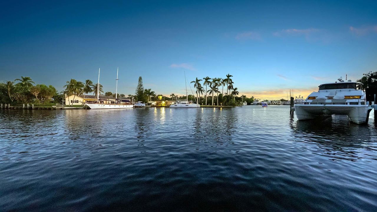 待售: $14,500,000 (1 贝兹, 1 浴室, 1736 平方英尺)