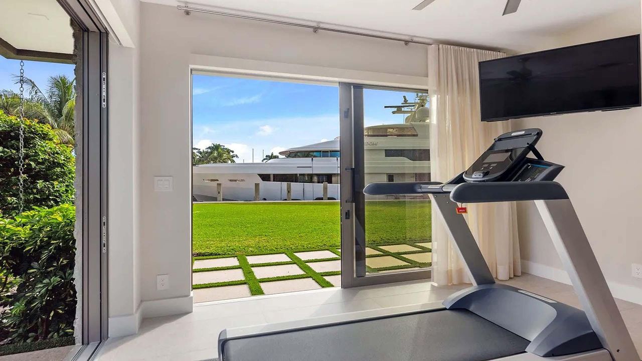 待售: $14,500,000 (1 贝兹, 1 浴室, 1736 平方英尺)