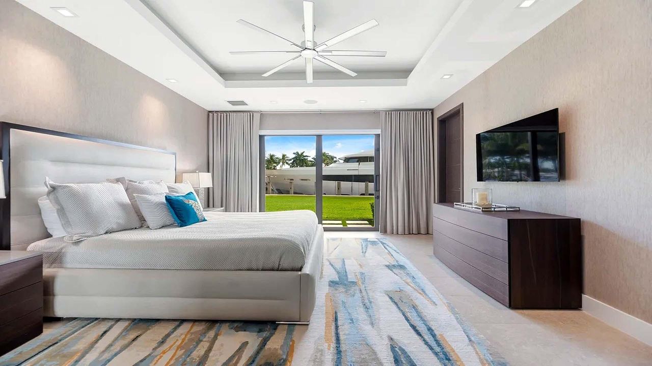 待售: $14,500,000 (1 贝兹, 1 浴室, 1736 平方英尺)