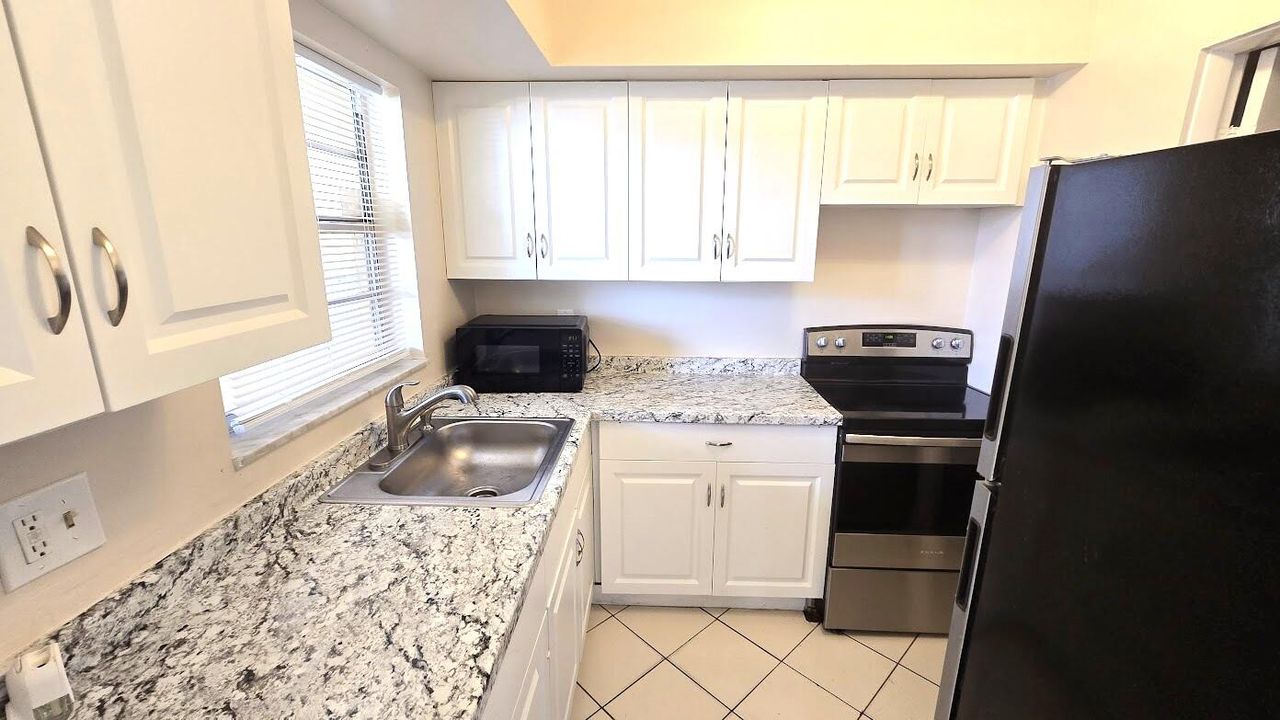 Recently Rented: $1,495 (1 beds, 1 baths, 636 Square Feet)