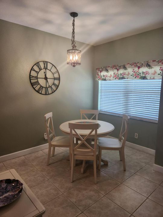 Active With Contract: $3,250 (2 beds, 2 baths, 1316 Square Feet)