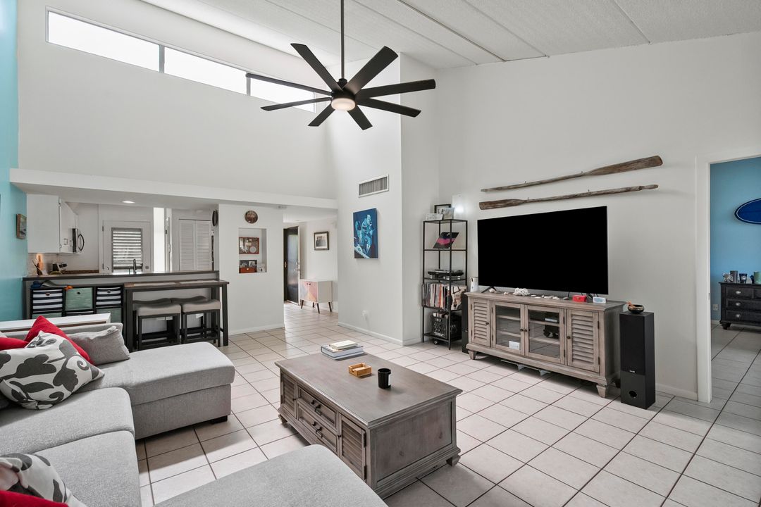 待售: $495,000 (2 贝兹, 2 浴室, 1090 平方英尺)