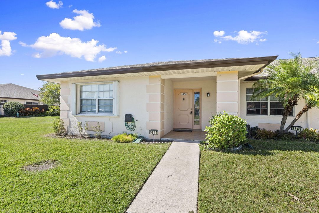 合同活跃: $175,000 (2 贝兹, 2 浴室, 1228 平方英尺)