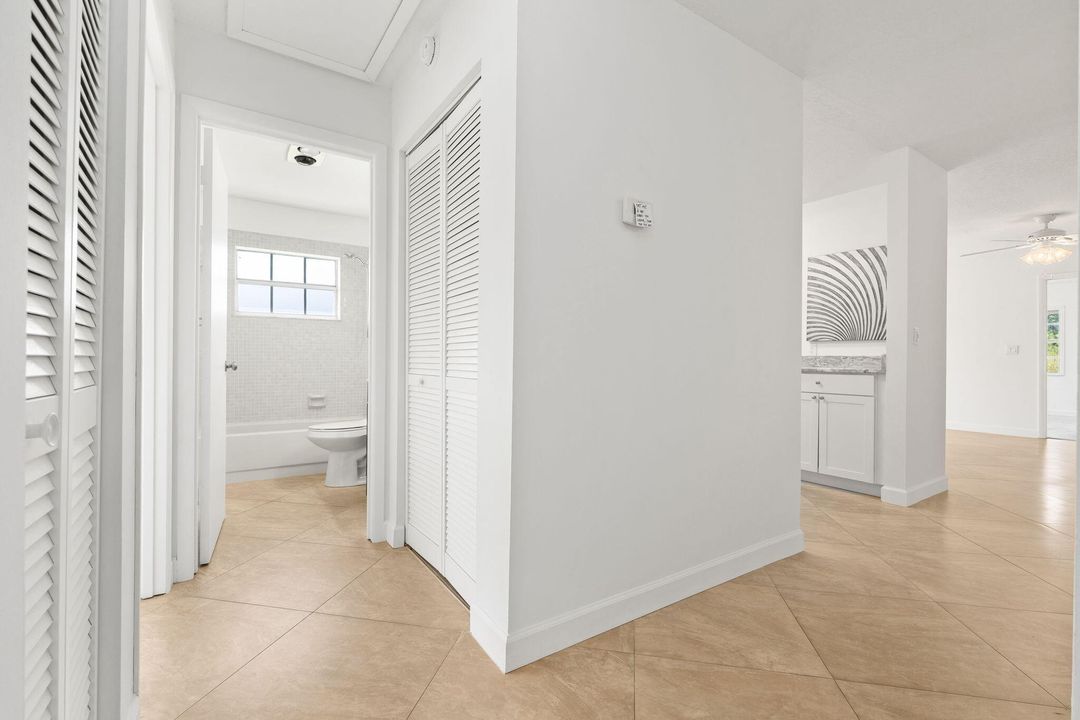 合同活跃: $175,000 (2 贝兹, 2 浴室, 1228 平方英尺)