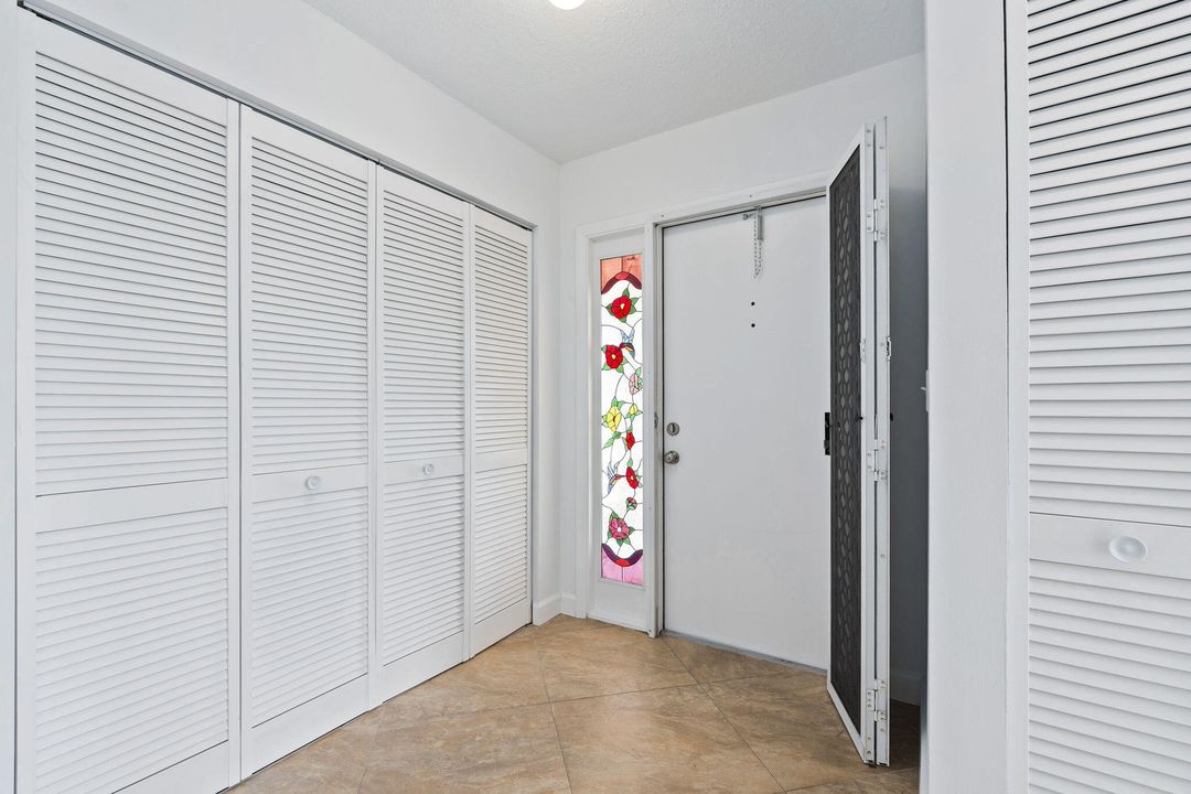 合同活跃: $175,000 (2 贝兹, 2 浴室, 1228 平方英尺)