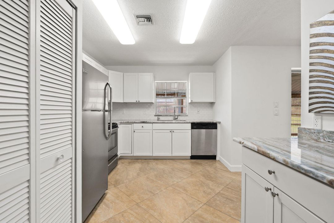 合同活跃: $175,000 (2 贝兹, 2 浴室, 1228 平方英尺)