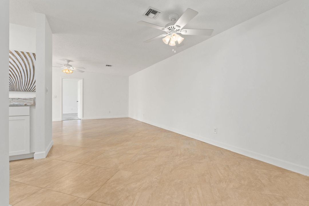 合同活跃: $175,000 (2 贝兹, 2 浴室, 1228 平方英尺)