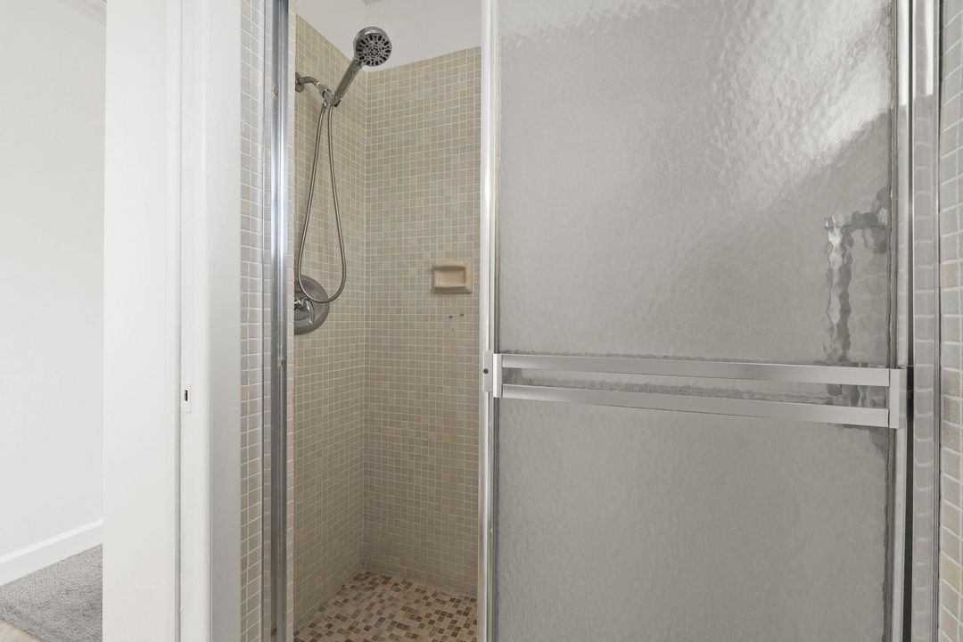 合同活跃: $175,000 (2 贝兹, 2 浴室, 1228 平方英尺)