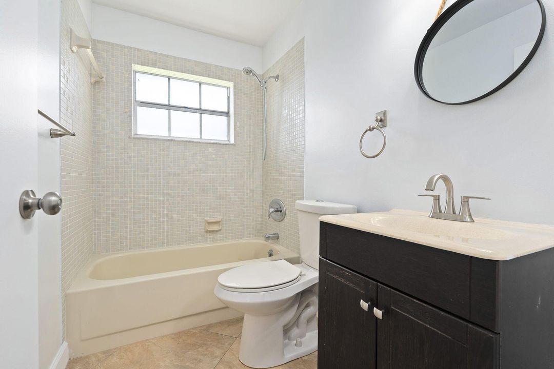 合同活跃: $175,000 (2 贝兹, 2 浴室, 1228 平方英尺)