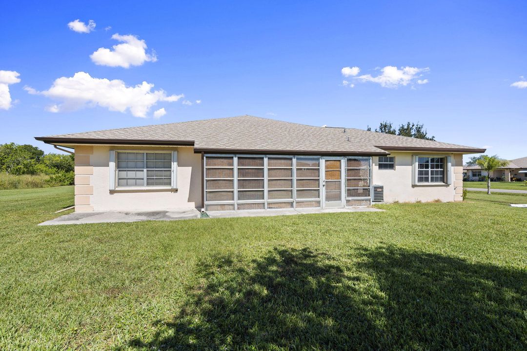 合同活跃: $175,000 (2 贝兹, 2 浴室, 1228 平方英尺)