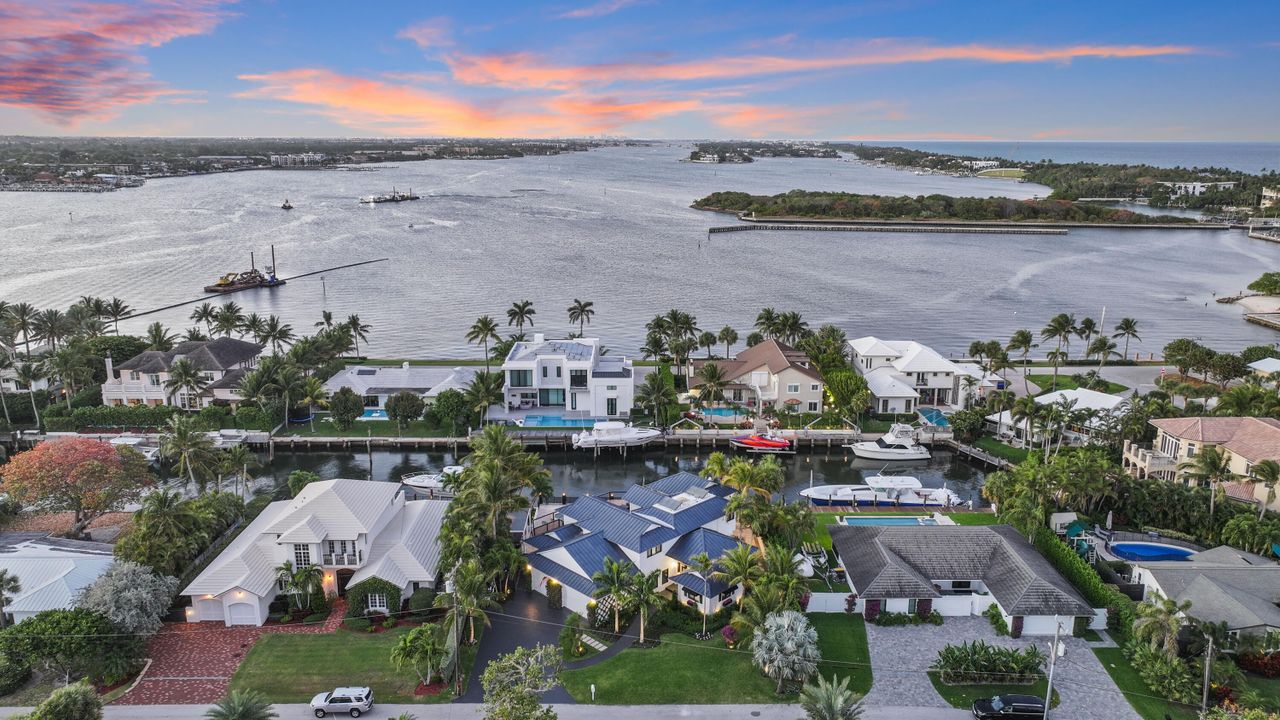 For Sale: $4,750,000 (5 beds, 6 baths, 4100 Square Feet)