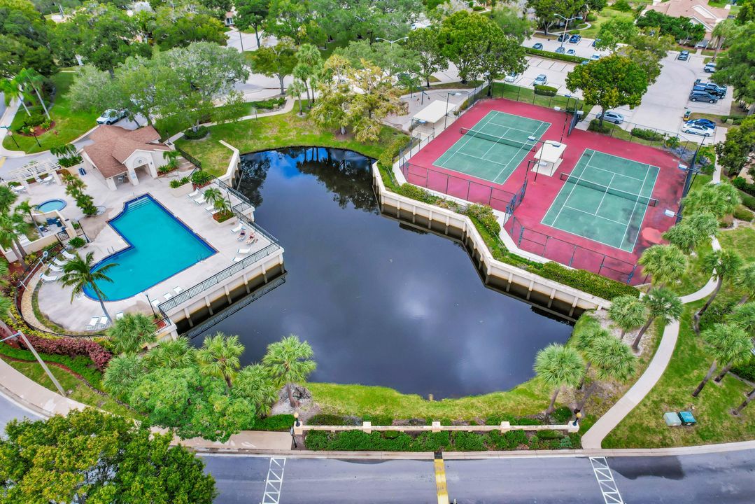 For Sale: $279,888 (2 beds, 2 baths, 1374 Square Feet)