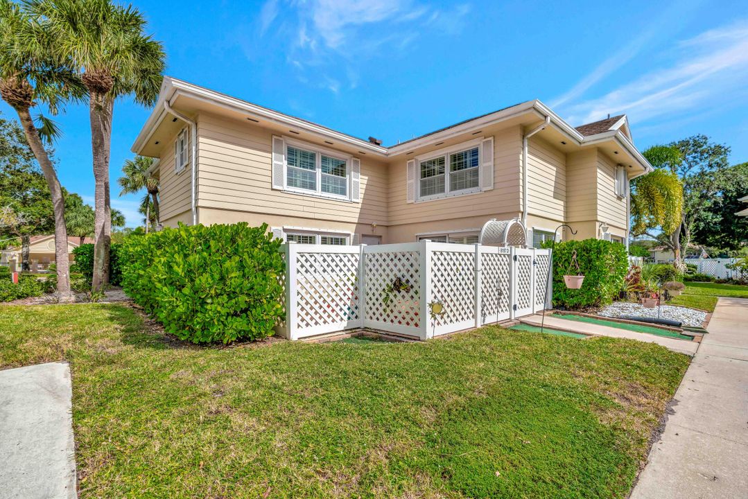 For Sale: $279,888 (2 beds, 2 baths, 1374 Square Feet)