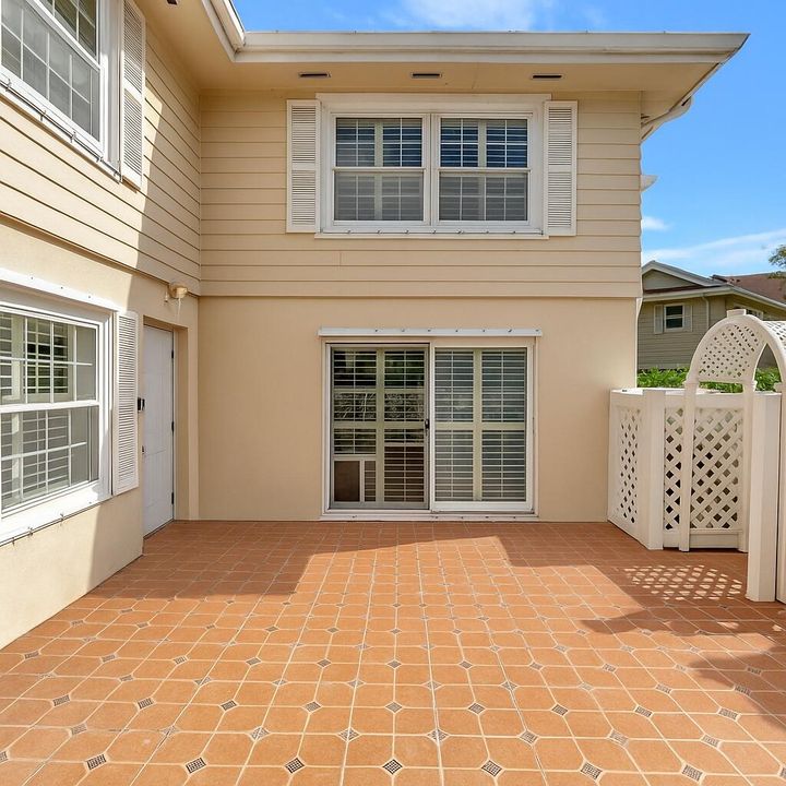 For Sale: $279,888 (2 beds, 2 baths, 1374 Square Feet)