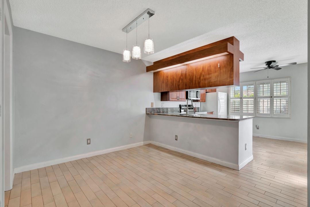 For Sale: $279,888 (2 beds, 2 baths, 1374 Square Feet)