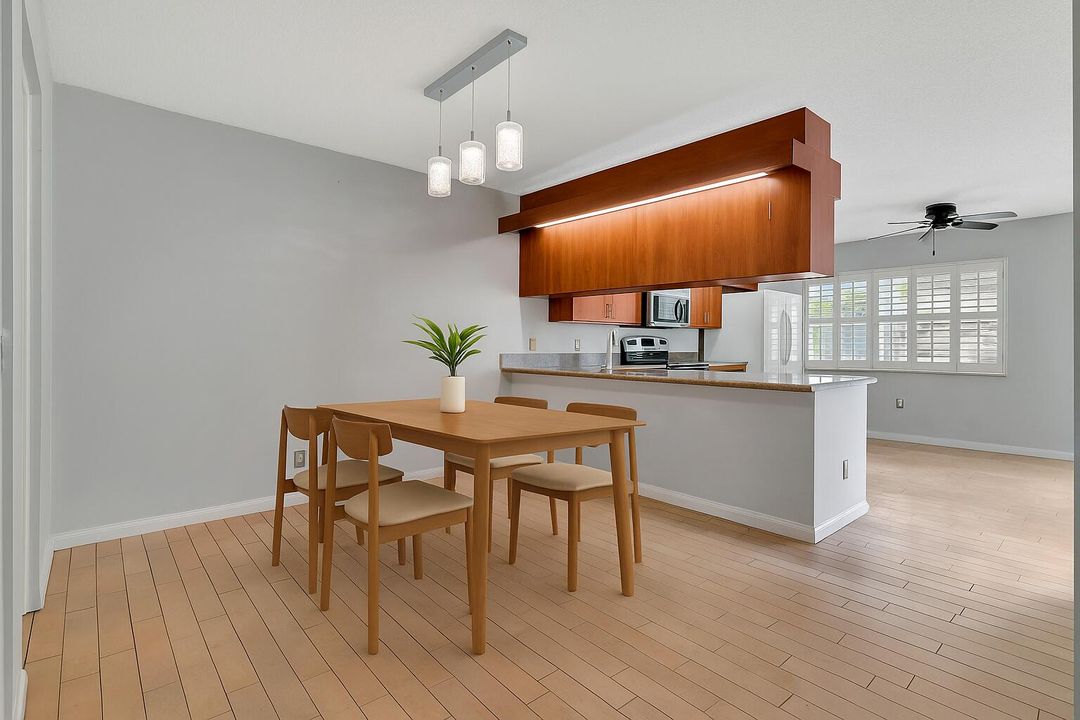 For Sale: $279,888 (2 beds, 2 baths, 1374 Square Feet)