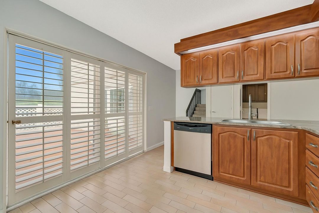 For Sale: $279,888 (2 beds, 2 baths, 1374 Square Feet)