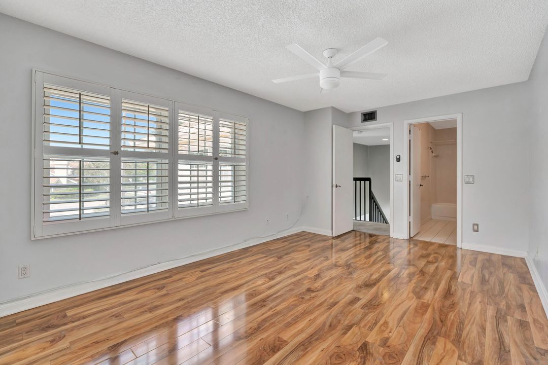 For Sale: $279,888 (2 beds, 2 baths, 1374 Square Feet)