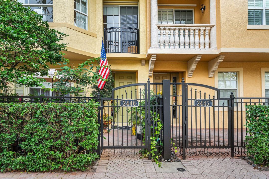 En Venta: $689,900 (2 camas, 3 baños, 2096 Pies cuadrados)