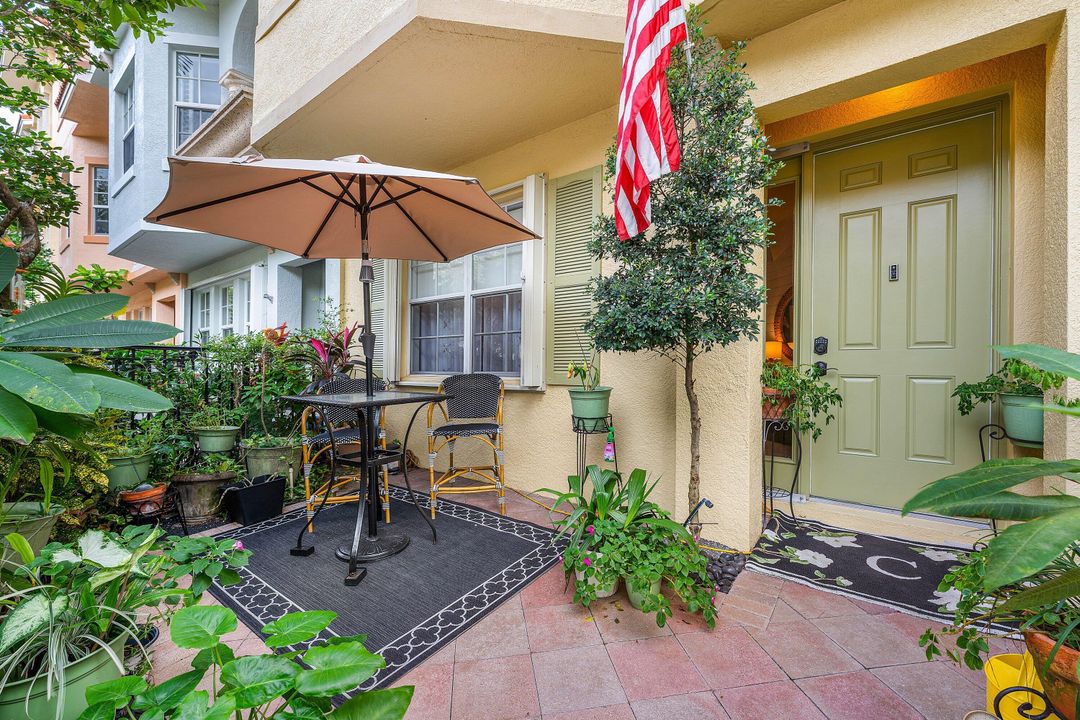 En Venta: $689,900 (2 camas, 3 baños, 2096 Pies cuadrados)