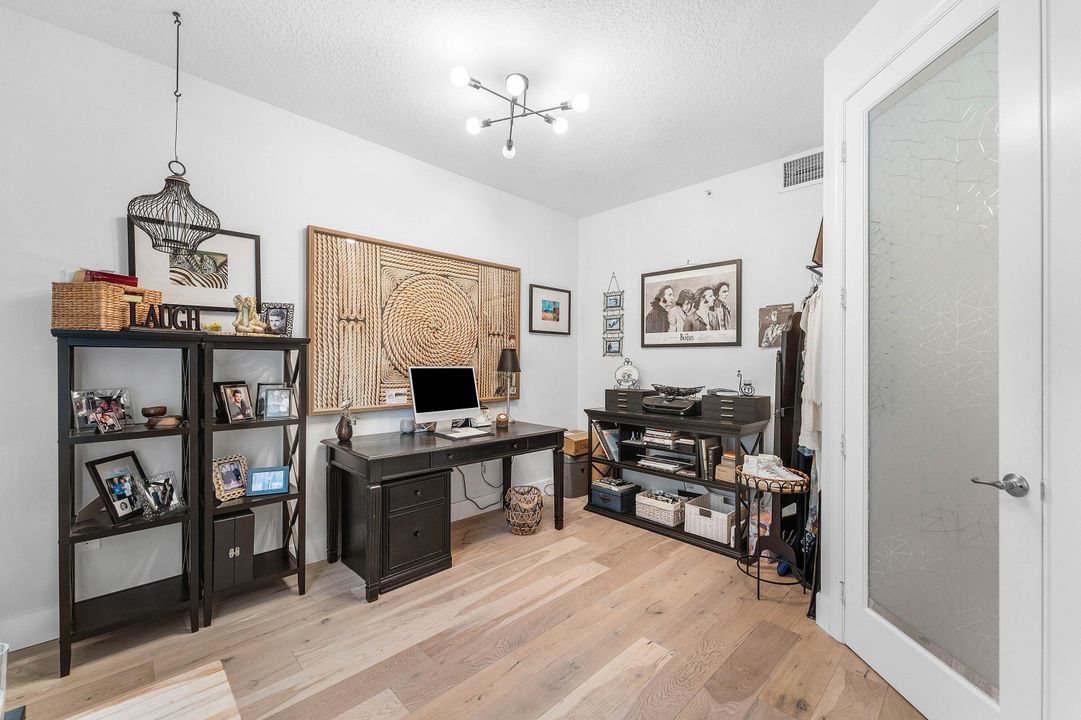 En Venta: $689,900 (2 camas, 3 baños, 2096 Pies cuadrados)