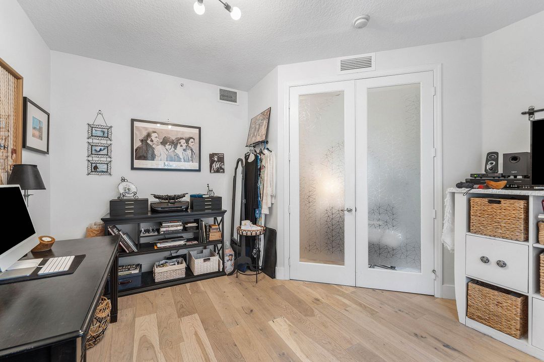 En Venta: $689,900 (2 camas, 3 baños, 2096 Pies cuadrados)