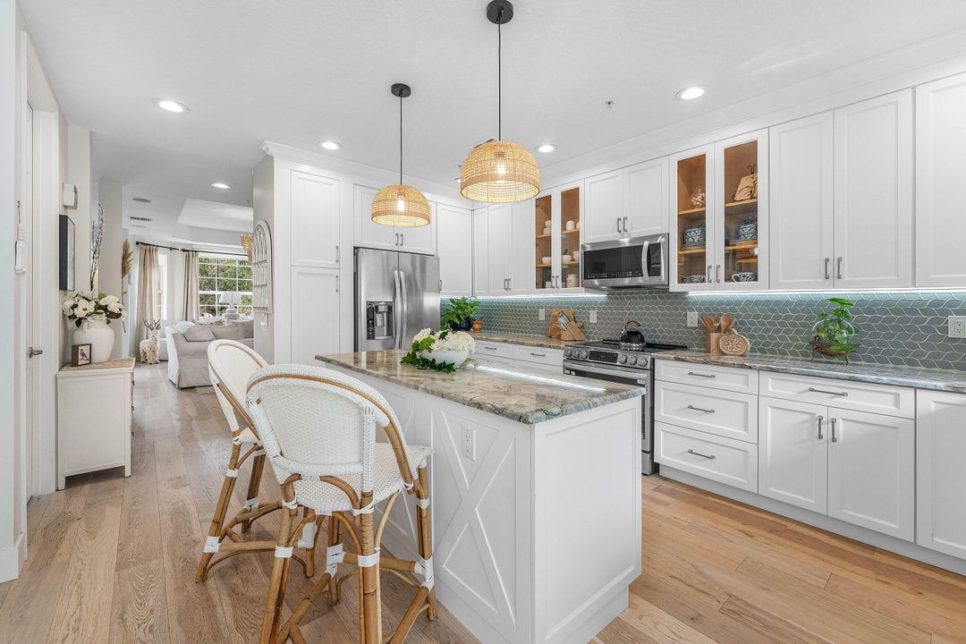 En Venta: $689,900 (2 camas, 3 baños, 2096 Pies cuadrados)