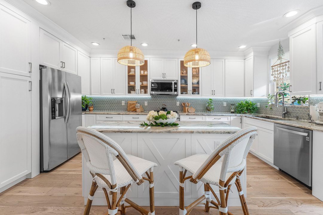 En Venta: $689,900 (2 camas, 3 baños, 2096 Pies cuadrados)