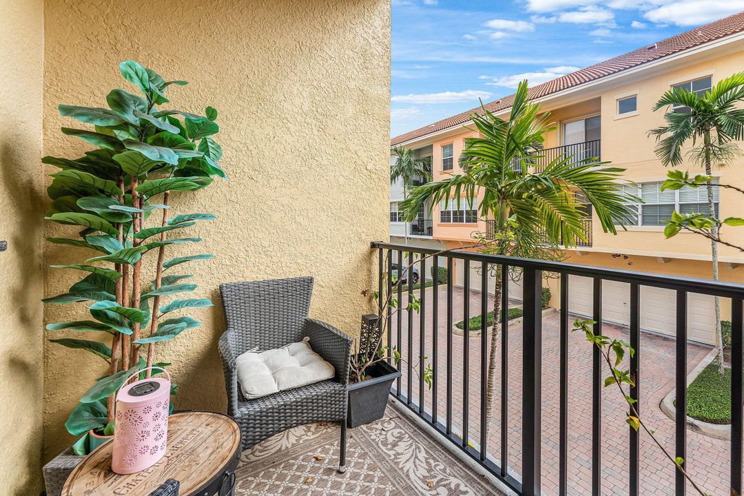 En Venta: $689,900 (2 camas, 3 baños, 2096 Pies cuadrados)