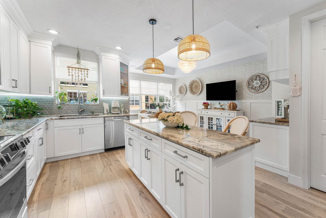 En Venta: $689,900 (2 camas, 3 baños, 2096 Pies cuadrados)