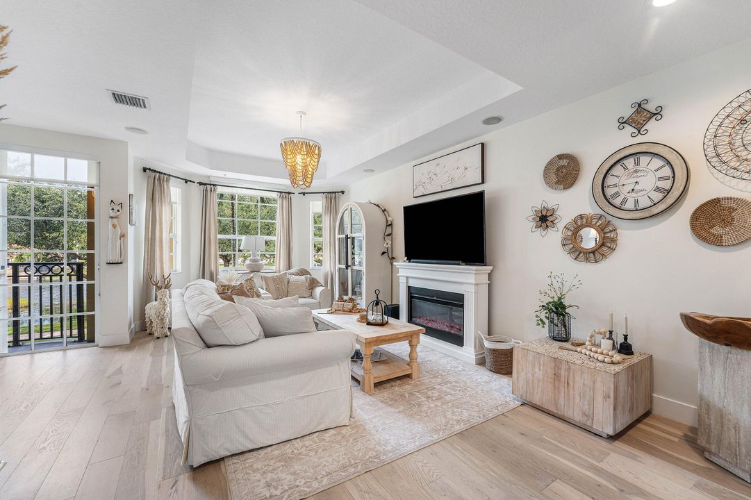 En Venta: $689,900 (2 camas, 3 baños, 2096 Pies cuadrados)