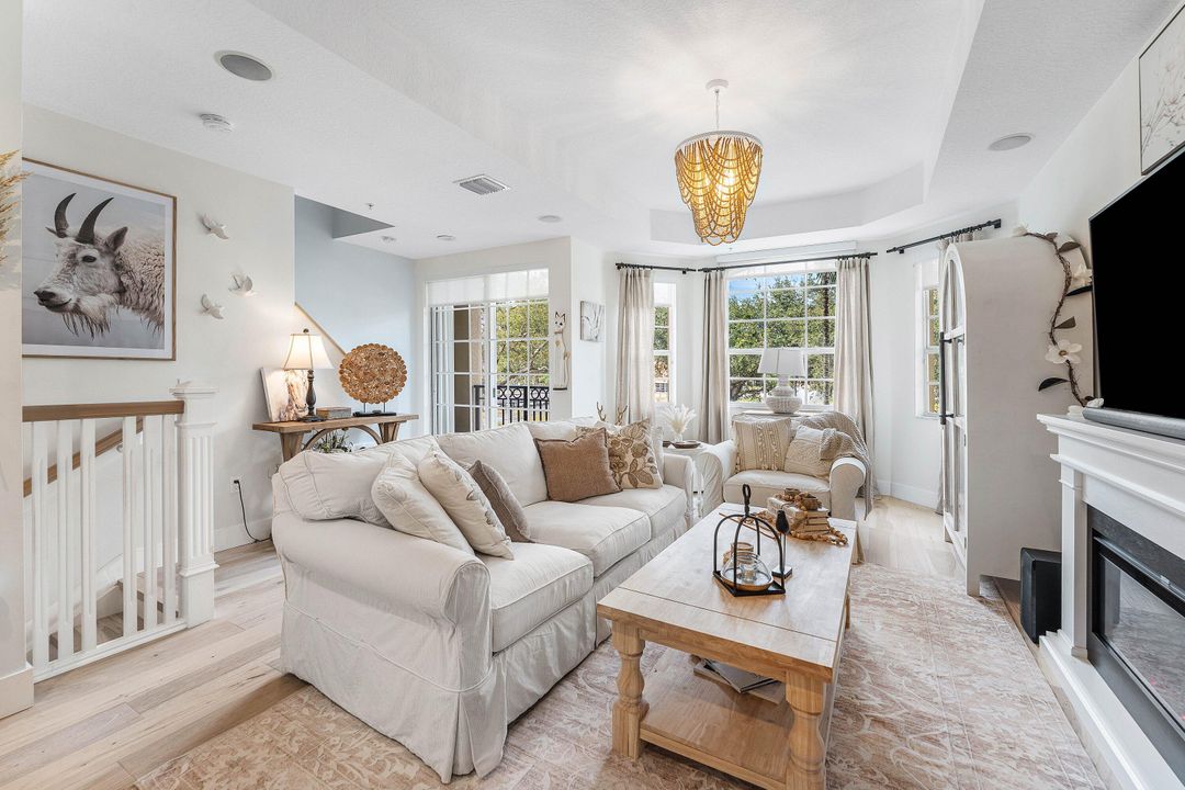 En Venta: $689,900 (2 camas, 3 baños, 2096 Pies cuadrados)