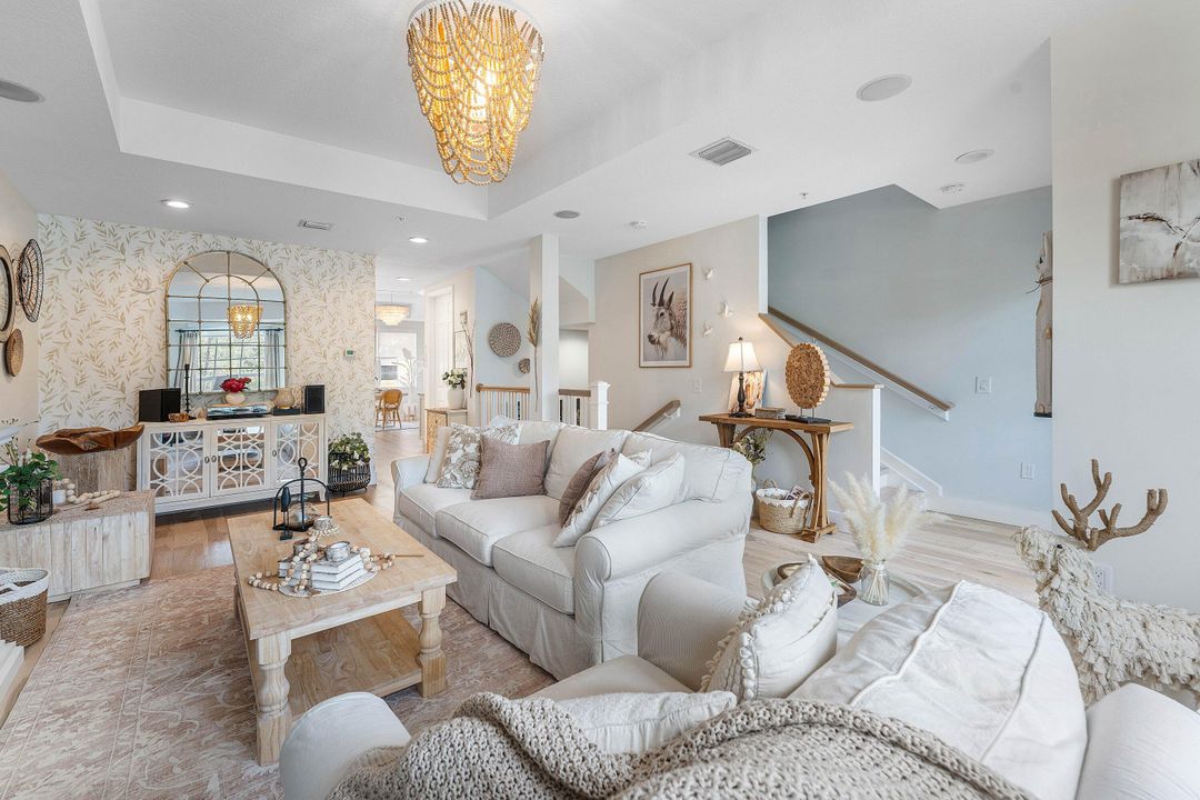 En Venta: $689,900 (2 camas, 3 baños, 2096 Pies cuadrados)